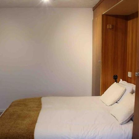 Modern Studio Apartment With Parking Τσάταμ Εξωτερικό φωτογραφία