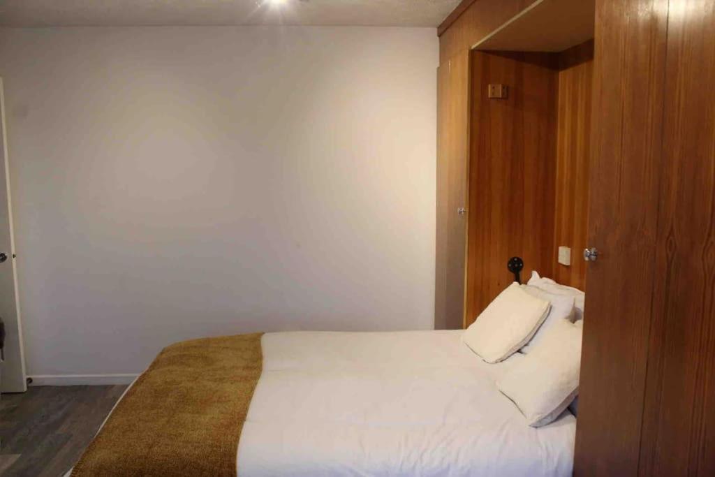 Modern Studio Apartment With Parking Τσάταμ Εξωτερικό φωτογραφία